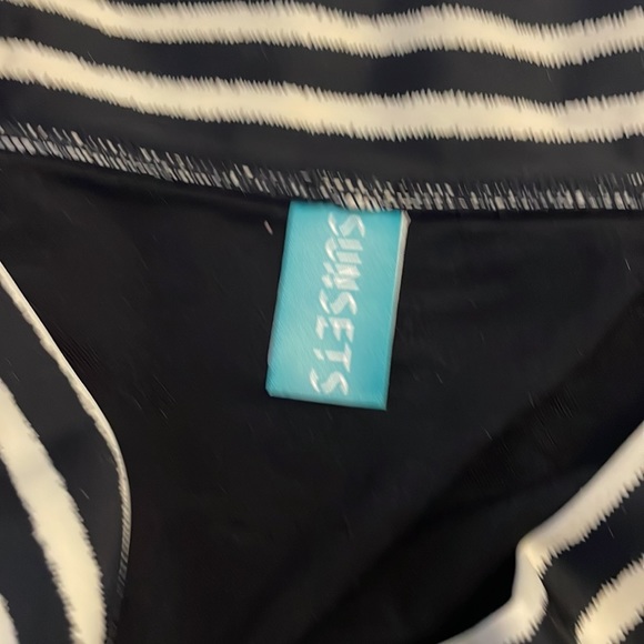 Two piece sunsets bikini. - Picture 3 of 10